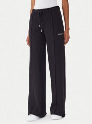 Guess Jeans Spodnie dresowe W5BB04 KC811 Czarny Wide Leg. Czarne spodnie dresowe damskie Guess Jeans, z aplikacjami, z bawełny. Za 249.99 zł.