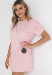 Różowa Sukienka Pudełkowa z Saszetką Jalela. Czerwone sukienki damskie Born2be, bez wzorów, bez kołnierzyka, bez ramiączek, mini, oversize. Za 109.99 zł.