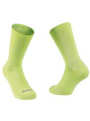 Skarpety rowerowe NORTHWAVE Switch Sock. Fioletowe skarpety męskie Northwave, w ażurowe wzory, z dzianiny. Za 49.99 zł.