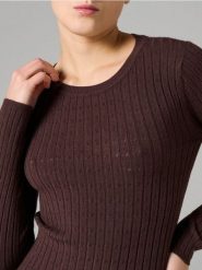 Ażurowy sweter - brązowy. Brązowe swetry nierozpinane damskie Sinsay, l, w ażurowe wzory, bez kołnierzyka, bez ramiączek. Za 39.99 zł.