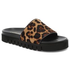 Klapki damskie Chebello, ze skóry naturalnej na grubej platformie w panterkę, brązowe, 4685-525. Brązowe klapki damskie CheBello, na lato, bez wzorów, z jeansu, wakacyjne, bez obcasa, bez zapięcia. Za 369.00 zł.