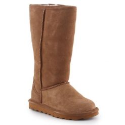 Kozaczki ocieplane BearPaw Elle Tall W 1963W Hickory Ii brązowe. Brązowe śniegowce damskie z materiału, bez zapięcia. Za 681.40 zł.