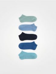Krótkie skarpetki 5 pack - miętowy. Zielone skarpety męskie Reserved, bez wzorów. W wyprzedaży za 39.99 zł.