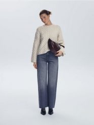 Strukturalny sweter - beżowy. Brązowe swetry nierozpinane damskie Reserved, l, bez wzorów, z dzianiny, bez kołnierzyka, bez ramiączek. Za 129.99 zł.