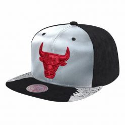 Czapka z daszkiem Mitchell & Ness NBA 5 Snapback Chicago Bulls -CBUYYPPPGYBK. Białe czapki damskie Mitchell & Ness, bez wzorów, sportowe. Za 89.00 zł.