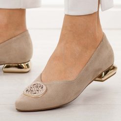 Beżowe baleriny damskie na obcasie Potocki 12808. Brązowe balerinki damskie POTOCKI, na jesień, z aplikacjami, z jeansu, eleganckie, bez obcasa, na obcasie, bez zapięcia. Za 189.00 zł.