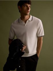 Strukturalny sweter polo - biały. Białe swetry męskie Reserved, l, bez wzorów, z bawełny, bez kołnierzyka, bez ramiączek. W wyprzedaży za 65.99 zł.