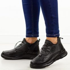 Czarne ciepłe botki damskie Potocki 16355. Czarne botki damskie POTOCKI, na jesień, bez wzorów, z jeansu, eleganckie, z okrągłym noskiem, bez obcasa, na płaskiej podeszwie, bez zapięcia. W wyprzedaży za 119.20 zł.