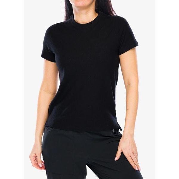 Koszulka turystyczna damska Smartwool Perfect Crew Tee. Czarne koszulki sportowe damskie Smartwool, bez wzorów, bez ramiączek. Za 189.99 zł.