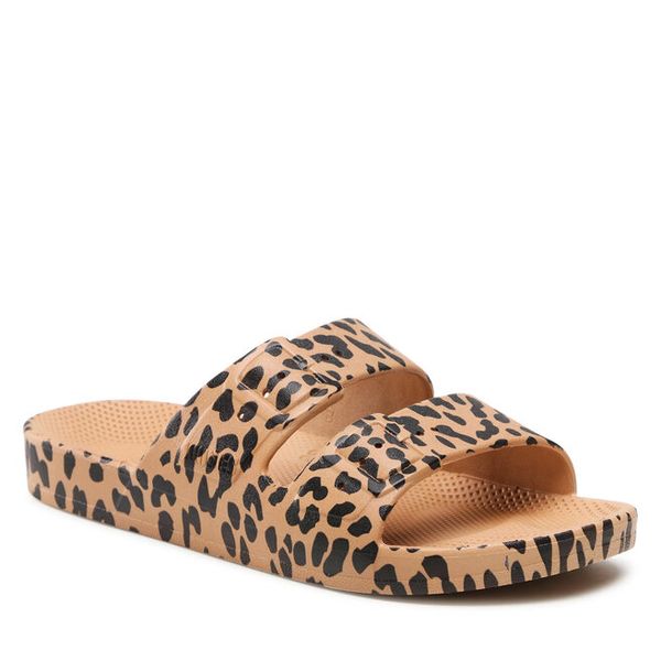 Klapki Freedom Moses. Brązowe klapki damskie Freedom moses, bez wzorów, bez obcasa, bez zapięcia. Za 249.99 zł.