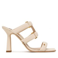 Klapki Elisabetta Franchi. Białe klapki damskie Elisabetta Franchi, bez wzorów, bez obcasa, bez zapięcia. Za 2,639.00 zł.