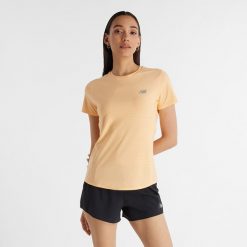 Koszulka damska New Balance WT41281PAE – pomarańczowa. Brązowe bluzki damskie New Balance, s, bez wzorów, z materiału, sportowe, bez kołnierzyka, bez ramiączek. Za 89.99 zł.