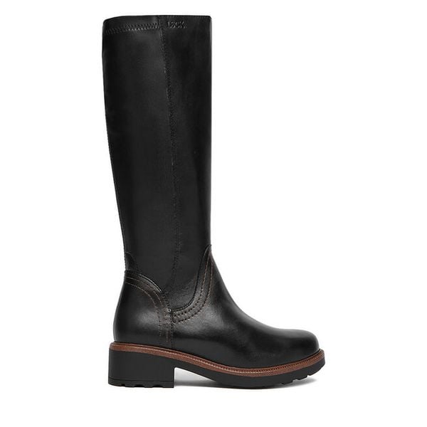 Kozaki Lasocki. Czarne kozaki damskie Lasocki, bez wzorów, bez obcasa, na płaskiej podeszwie, bez zapięcia. Za 399.99 zł.