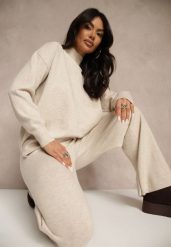 Jasnobeżowy Komplet Dzianinowy z Wełną i Bawełną Sweter Golf i Szerokie Spodnie Reipella. Brązowe swetry nierozpinane damskie Renee, bez wzorów, z bawełny, eleganckie, bez kołnierzyka, bez ramiączek. Za 109.99 zł.