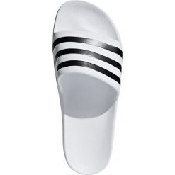 Klapki adidas Adilette Aqua F35539 białe. Białe klapki męskie bez wzorów, z materiału, bez zapięcia. Za 153.46 zł.
