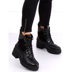 Buty na wysokiej podeszwie NS067 Black czarne. Czarne botki damskie ButyModne, bez wzorów, z materiału, bez obcasa, bez zapięcia. Za 179.00 zł.