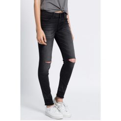 Wrangler - Jeansy Corynn Great. Szare jeansy damskie Wrangler, bez wzorów, z bawełny. W wyprzedaży za 249.90 zł.