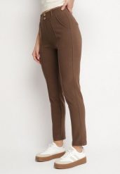 Brązowe Spodnie w Kant z Ozdobnymi Guzikami Felwia. Brązowe spodnie materiałowe damskie Born2be, z aplikacjami, z jeansu, eleganckie, z podwyższonym stanem. Za 39.99 zł.
