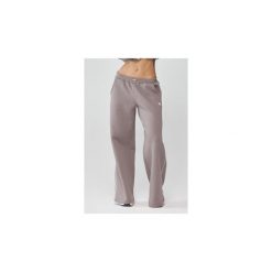 Damskie spodnie sportowe oversize Rough Radical Trip Joggers. Brązowe spodnie dresowe damskie ROUGH RADICAL, bez wzorów, sportowe. Za 175.92 zł.
