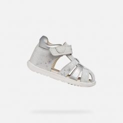 Sandały GEOX B SANDAL MACCHIA GIR Srebrny. Białe sandały damskie Geox, bez wzorów, ze skóry, bez obcasa, bez zapięcia. Za 218.99 zł.