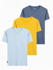 Zestaw koszulek bawełnianych BASIC 3-pak - mix V18. Niebieskie t-shirty męskie Ombre Clothing, m, bez wzorów, z bawełny, bez kołnierzyka, bez ramiączek. W wyprzedaży za 82.49 zł.