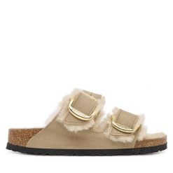 Klapki Birkenstock. Brązowe klapki damskie Birkenstock, bez wzorów, bez obcasa, bez zapięcia. Za 689.99 zł.