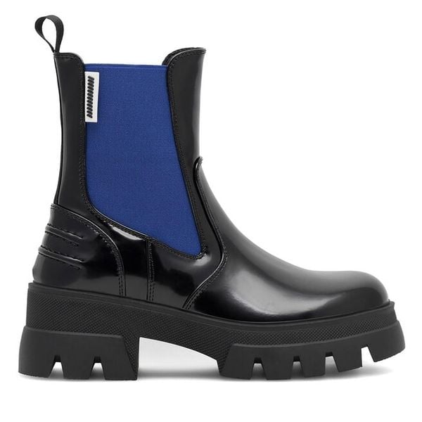 Botki Jenny Fairy. Czarne botki damskie Jenny Fairy, bez wzorów, bez obcasa, na płaskiej podeszwie, bez zapięcia. Za 179.99 zł.