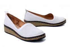 MANITU 840093-03 weiss, półbuty damskie. Białe czółenka damskie Manitu, na lato, bez wzorów, ze skóry, bez obcasa, bez zapięcia. Za 188.93 zł.