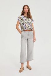 Jeansy z szerokimi nogawkami szare. Szare jeansy damskie MOODO, bez wzorów, z bawełny. Za 149.99 zł.