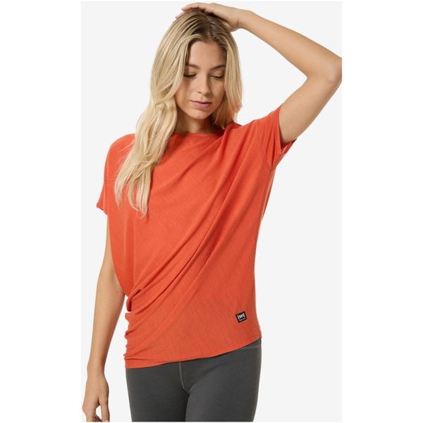 Koszulka SUPER.NATURAL W YOGA LOOSE TEE. Brązowe bluzki damskie super.natural, bez wzorów, sportowe, bez kołnierzyka, bez ramiączek. Za 349.99 zł.