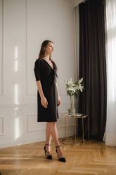 Czarna Elegancka Sukienka z Plisowanym Dołem. Czarne sukienki damskie Figl, s, bez wzorów, z elastanu, eleganckie, bez kołnierzyka, bez ramiączek, plisowane. Za 289.00 zł.