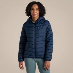 Damska kurtka z kapturem Craghoppers Compresslite IX. Niebieskie kurtki sportowe damskie Craghoppers, bez wzorów, z puchu, bez ramiączek, z kapturem, trekkingowe. Za 413.55 zł.