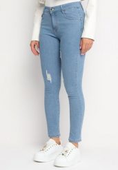 Niebieskie Dopasowane Jeansy z Dziurami i Przetarciami Eviraes. Niebieskie jeansy damskie Born2be, bez wzorów, z bawełny, eleganckie. Za 69.99 zł.