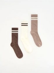 3 pack długich skarpet - brązowy. Brązowe skarpety męskie Reserved, bez wzorów. Za 39.99 zł.