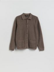 Bawełniany kardigan - ciemnobrązowy. Brązowe swetry męskie Reserved, l, bez wzorów, z bawełny, bez kołnierzyka, bez ramiączek. Za 159.99 zł.