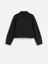 Sweter z dodatkiem wiskozy - czarny. Czarne swetry nierozpinane damskie Reserved, l, bez wzorów, z dzianiny, bez kołnierzyka, bez ramiączek. Za 129.99 zł.