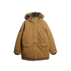 Parka z syntetycznym futrem Superdry Everest. Brązowe parki męskie Superdry, na zimę, m, bez wzorów, z syntetyku, eleganckie, bez kołnierzyka, bez kaptura. W wyprzedaży za 756.15 zł.