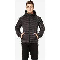 Umbro Kurtka Steel , czarny, rozmiar M. Czarne kurtki męskie Umbro, na zimę, m, bez wzorów, z materiału, eleganckie, bez kaptura. W wyprzedaży za 159.99 zł.