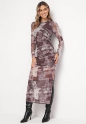 Brązowa Dopasowana Sukienka Maxi w Fantazyjny Print Sartine. Brązowe sukienki damskie Born2be, l, z aplikacjami, bez kołnierzyka, bez ramiączek, maxi, dopasowane. Za 149.99 zł.