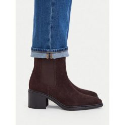 Botki Lasocki. Brązowe botki damskie Lasocki, bez wzorów, bez obcasa, na słupku, bez zapięcia. Za 249.99 zł.