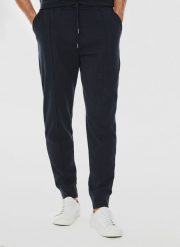 Dzianinowe spodnie dresowe w granatowym kolorze. Spodnie materiałowe męskie Pako Lorente, bez wzorów, z bawełny. Za 99.99 zł.