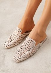 Beżowe Klapki Mule z Ażurową Cholewką Szydełkową Civeza. Brązowe klapki damskie Born2be, na lato, w ażurowe wzory, z jeansu, bez obcasa, na płaskiej podeszwie, bez zapięcia. Za 89.99 zł.