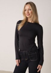 Czarna Gładka Bluzka z Długim Rękawem z Bawełną Moaneta. Czarne bluzki damskie Born2be, m, bez wzorów, z bawełny, eleganckie, bez kołnierzyka, bez ramiączek. Za 69.99 zł.