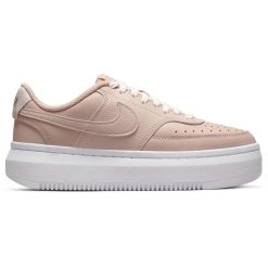 Buty do chodzenia damskie Nike Court Vision Alta. Czerwone obuwie sportowe damskie Nike, bez wzorów, z materiału, bez zapięcia, trekkingowe, Nike Court. Za 559.00 zł.