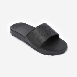 Klapki damskie Decathlon 550 Shiva. Czarne klapki damskie Decathlon, bez wzorów, z poliesteru, sportowe, bez obcasa, bez zapięcia. Za 79.99 zł.