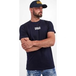 T-shirt DSQUARED2. T-shirty męskie Dsquared2, m, bez wzorów, bez kołnierzyka, bez ramiączek. W wyprzedaży za 930.30 zł.