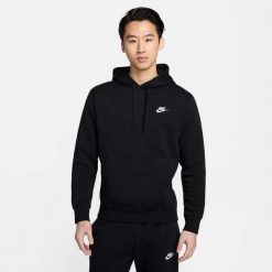 Bluza dresowa sportowa męska NSW Club Hoodie. Czarne bluzy sportowe męskie Nike, m, bez wzorów, z bawełny, bez kaptura, na fitness i siłownię. Za 249.99 zł.