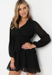 Czarna Sukienka Sharpblaze. Czarne sukienki damskie Born2be, m, bez wzorów, z materiału, bez kołnierzyka, bez ramiączek, mini, kopertowe. Za 119.99 zł.