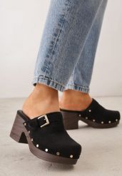 Czarne Klapki Chodaki na Słupku z Imitacji Drewna Zdobione Nitami i Sprzączką Salona. Czarne klapki damskie Born2be, na lato, z aplikacjami, boho, bez obcasa, na obcasie, bez zapięcia. Za 109.99 zł.