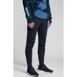 Spodnie dresowe męskie Kamil Stoch Collection SPMD501 - granat. Spodnie sportowe męskie 4F, m, bez wzorów, z dresówki. W wyprzedaży za 129.99 zł.